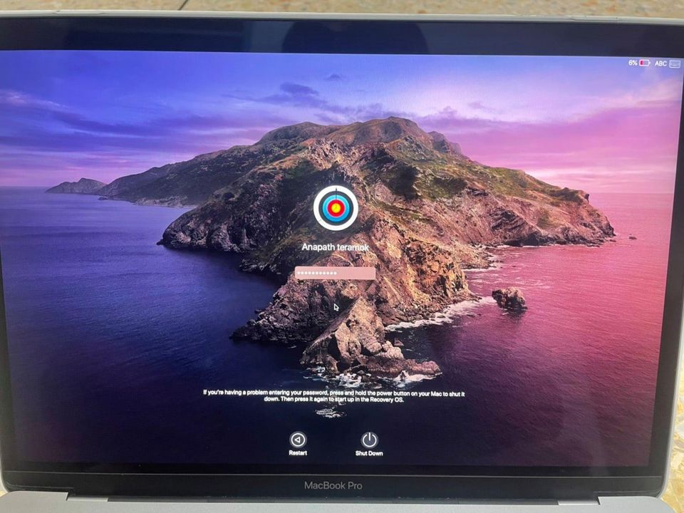 Macbook Pro 2019 13 นิ้ว (Touch Bar) ใช้น้อย อุปกรณ์ครบกล่อง ให้ทุกอย่างในภาพ