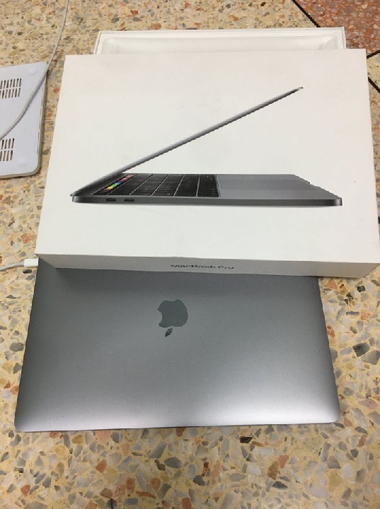 Macbook Pro 2019 13 นิ้ว (Touch Bar) ใช้น้อย อุปกรณ์ครบกล่อง ให้ทุกอย่างในภาพ