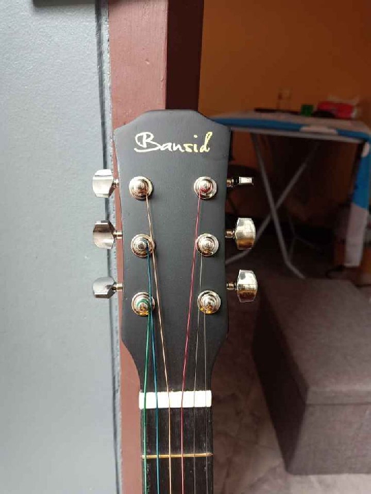 กีต้าร์โปร่งราคาถูก