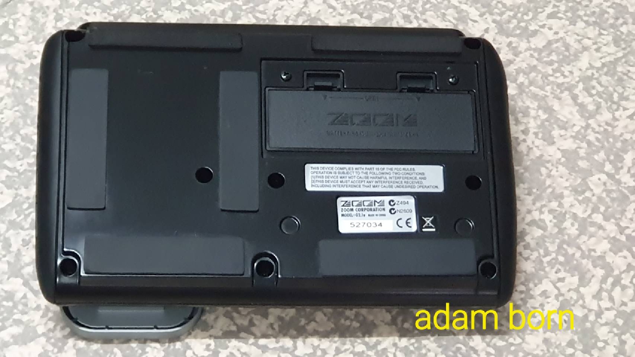 **ขายครับ! Zoom G2.1u พร้อมadapter zoom  สภาพดี เกืบใหม่ ใช้งานได้ปรกติครับ **