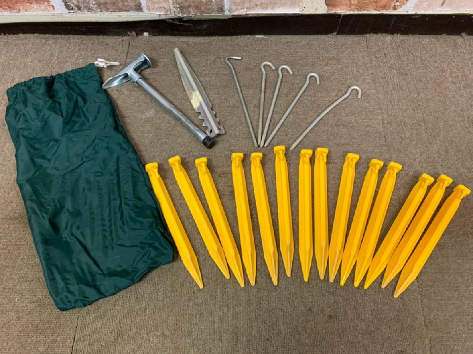 เต็นท์ Coleman  Model 9281A101J Standard Dome Tent Green Camping Equipment Junk