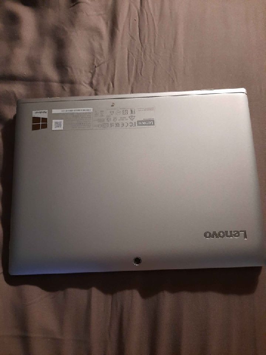 ส่งต่อ โน้ตบุ้ค สภาพดี lenovo Windows 10 ถอดจอแยกแทบเลตได้ ใช้ทำงาน