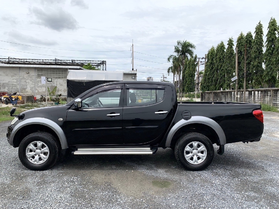 Mitsubishi Triton Double Cab 2.5 GLS Plus VG Turbo เกียร์​ออโต้ ปี2013 สีดำ