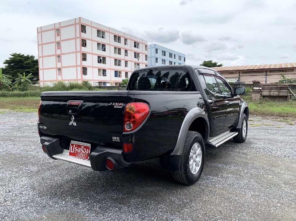 Mitsubishi Triton Double Cab 2.5 GLS Plus VG Turbo เกียร์​ออโต้ ปี2013 สีดำ