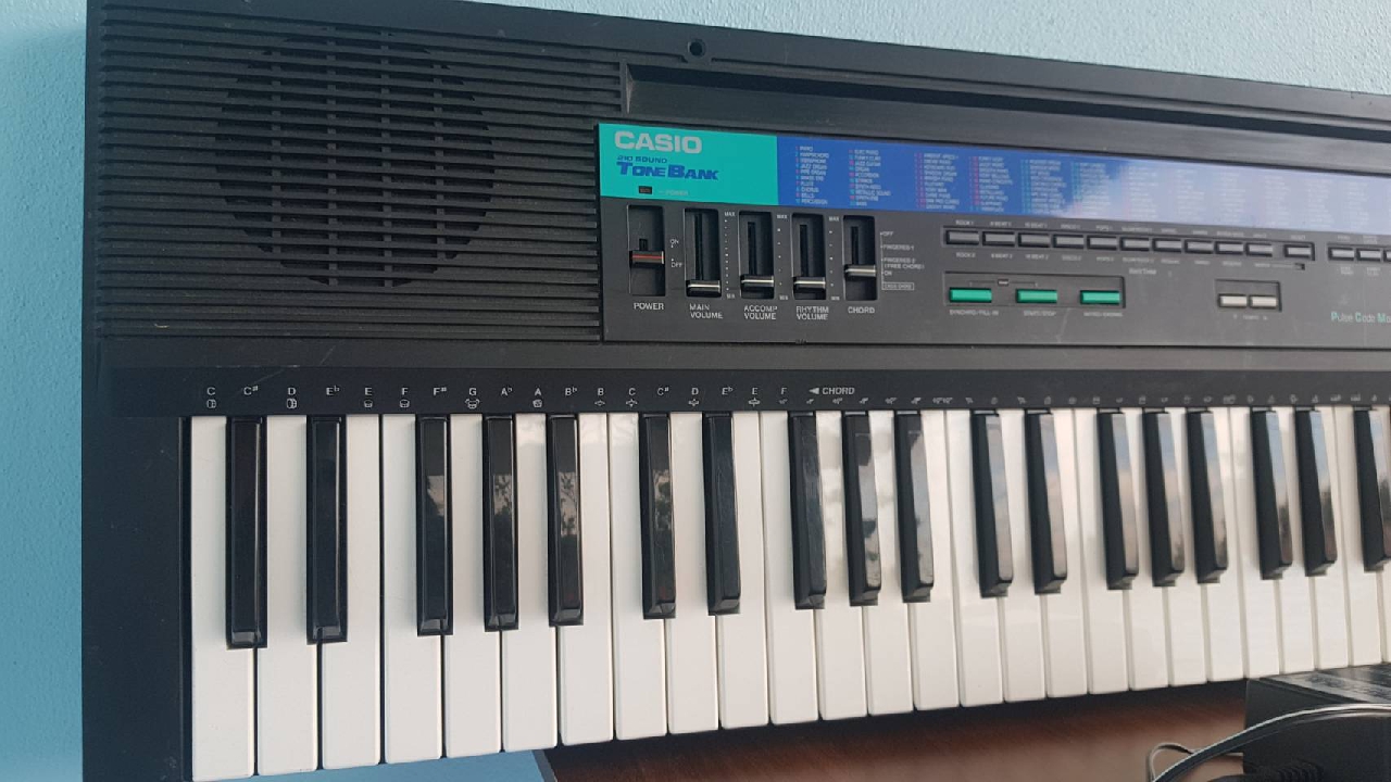 ขาย คีย์บอร์ด คาสิโอ Casio 61 คีย์  มือสอง สภาพดีใช้งานปกติ 3,200฿