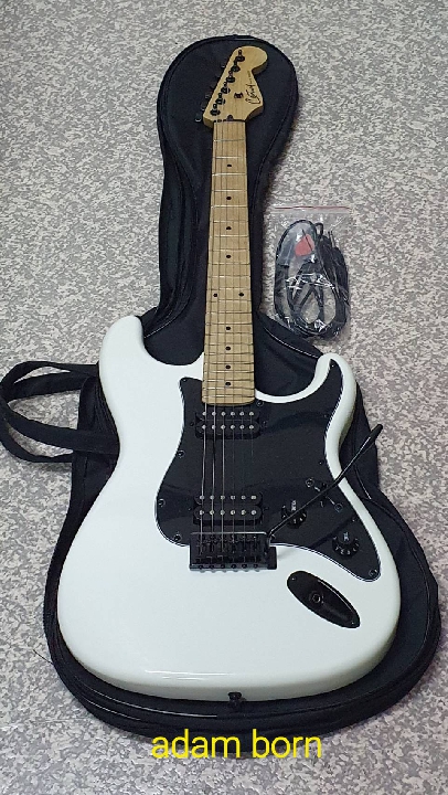 **ขายครับ! Century Dark Series Strat HH     สภาพใหม่ มีกระเป๋า คันโยก สายแจ๊ค ปิ๊กกีตาร์ แถมให้ครับ