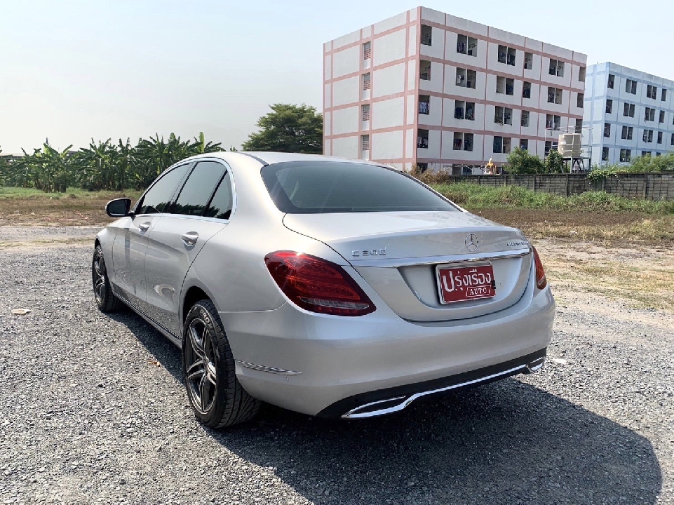 Mercedes Benz C300 W205 2.1 Blue TEC HYBRID AMG Dynamic เกียร์ออโต้ ปี 2015