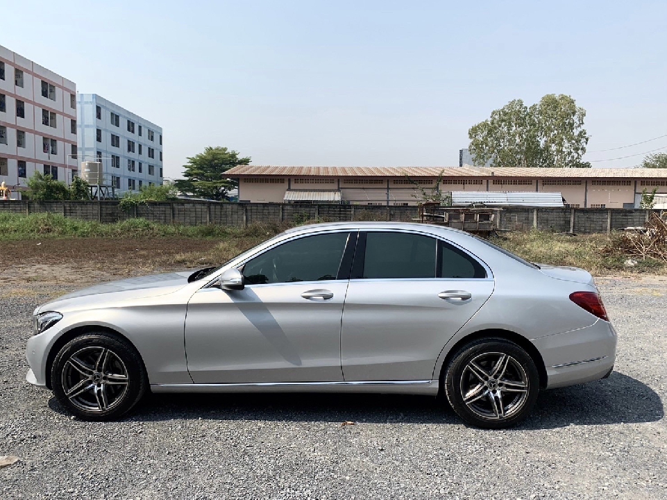 Mercedes Benz C300 W205 2.1 Blue TEC HYBRID AMG Dynamic เกียร์ออโต้ ปี 2015