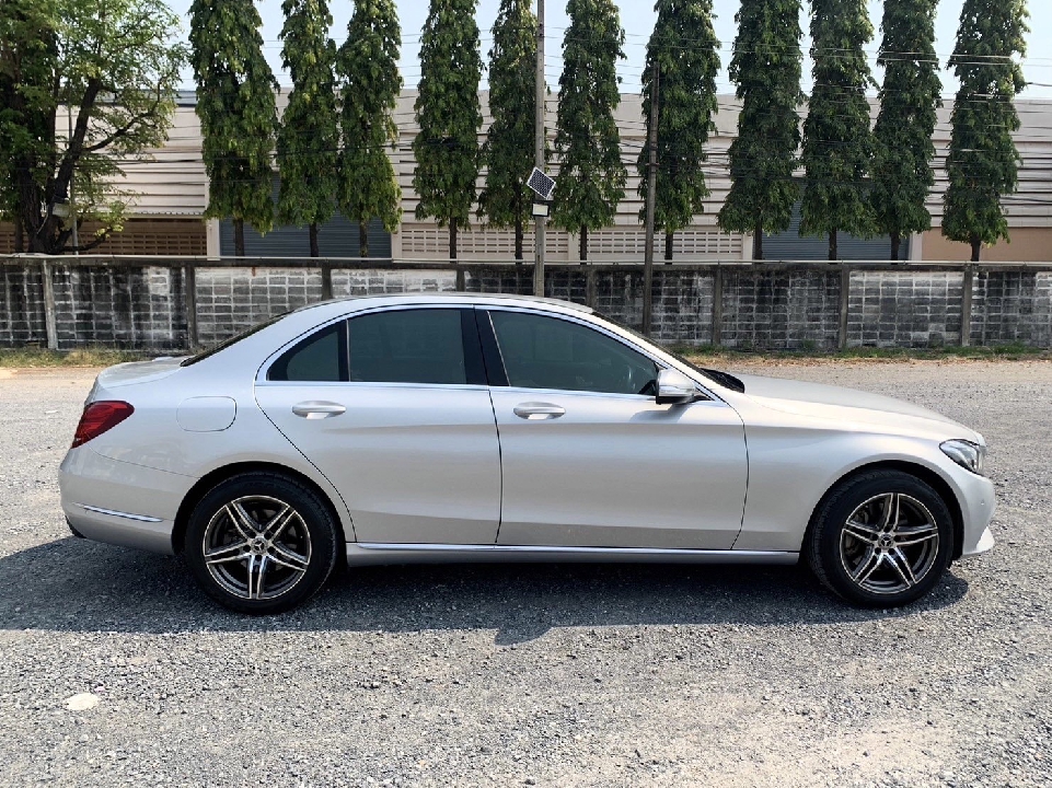 Mercedes Benz C300 W205 2.1 Blue TEC HYBRID AMG Dynamic เกียร์ออโต้ ปี 2015