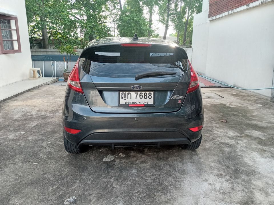 ford fiesta auto 1.2 cc ปี 2010