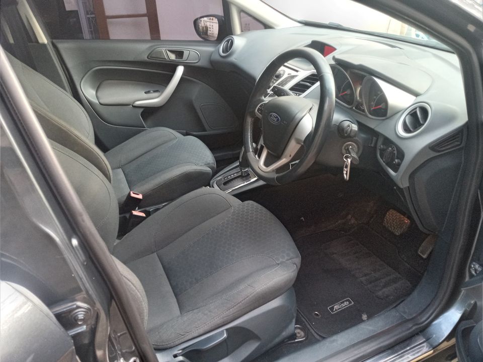 ford fiesta auto 1.2 cc ปี 2010