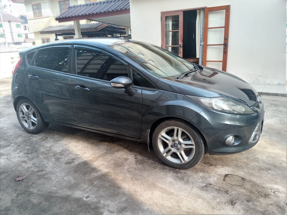 ford fiesta auto 1.2 cc ปี 2010