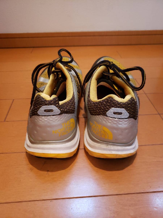 รองเท้ากีฬา North Face 26.5