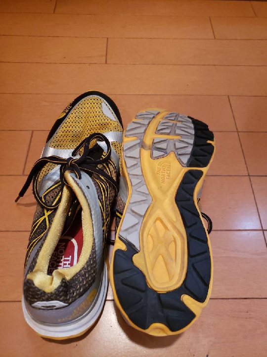 รองเท้ากีฬา North Face 26.5