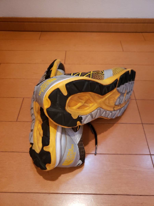 รองเท้ากีฬา North Face 26.5
