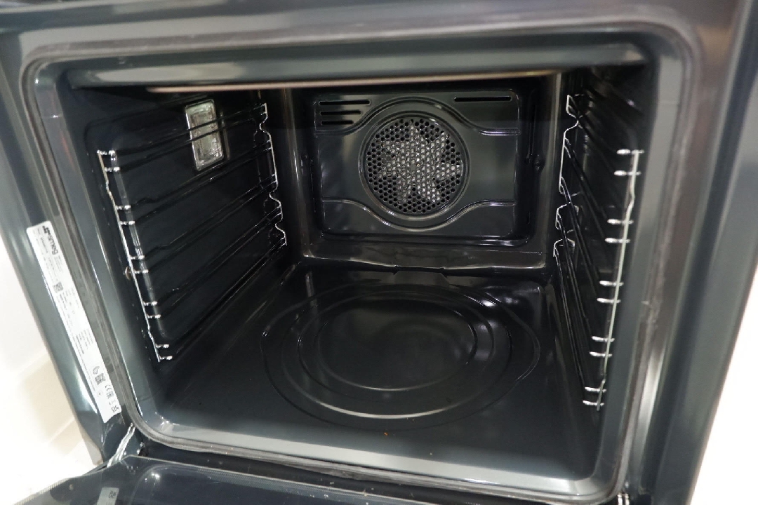 เตาอบฝัง SMEG SF64M3TVX