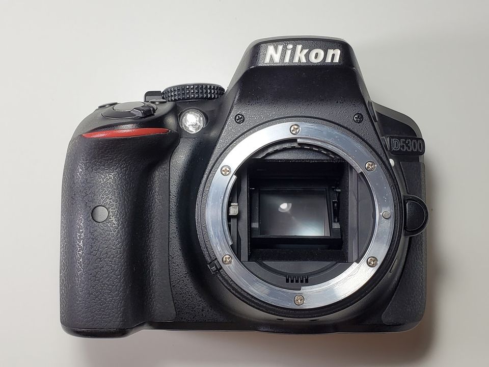 Nikon D[hidden information] VR Kit