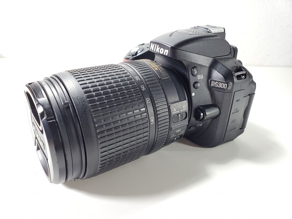 Nikon D[hidden information] VR Kit