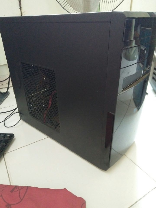 คอมตั้งโต๊ะพร้อมใช้เกมส์เยอะ (ไม่รวมจอ)