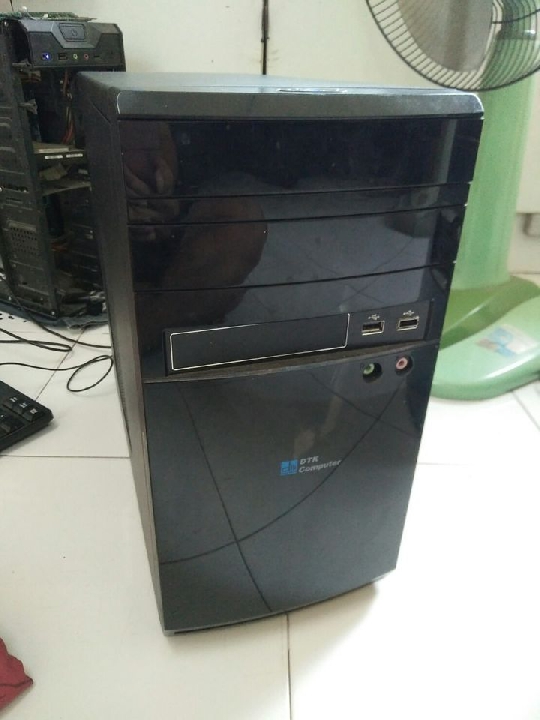 คอมตั้งโต๊ะพร้อมใช้เกมส์เยอะ (ไม่รวมจอ)