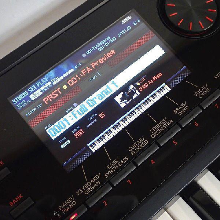 คีย์บอร์ด Roland FA 06 สภาพสวย 99.99% จอสี พร้อมกระเป๋า