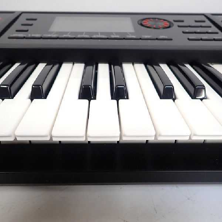 คีย์บอร์ด Roland FA 06 สภาพสวย 99.99% จอสี พร้อมกระเป๋า