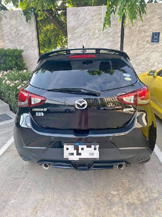 mazda2 สีดำ ปี17