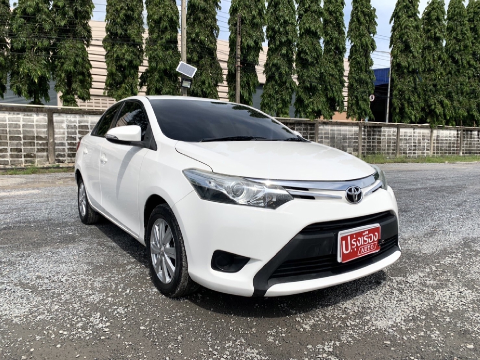 Toyota Vios 1.5 G รุ่น TOP เกียร์ออโต้ ปี 2016 สีขาว