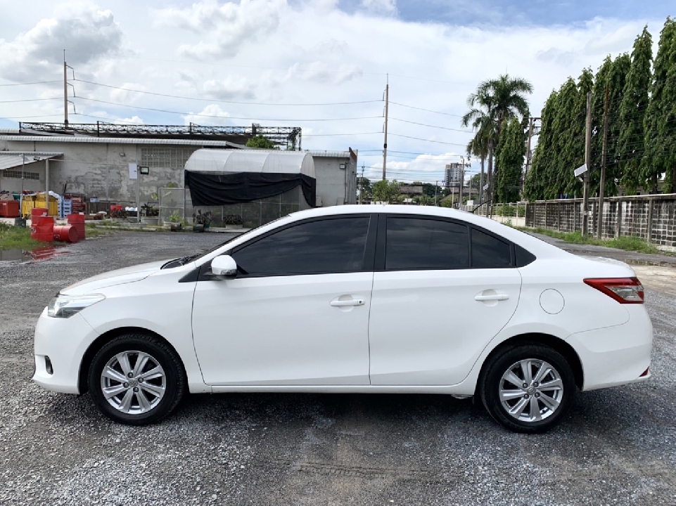 Toyota Vios 1.5 G รุ่น TOP เกียร์ออโต้ ปี 2016 สีขาว