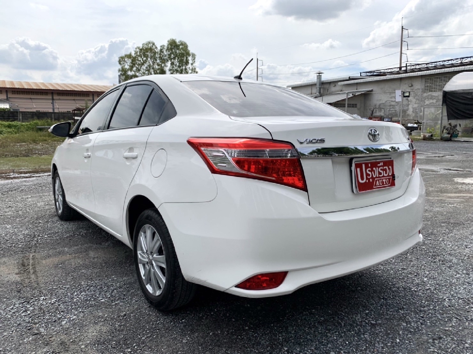 Toyota Vios 1.5 G รุ่น TOP เกียร์ออโต้ ปี 2016 สีขาว