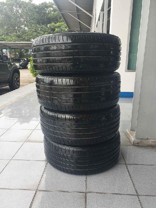 ยาง 225/40/18 ROADSTONE ปี18 ติดล้อญี่ปุ่นมา