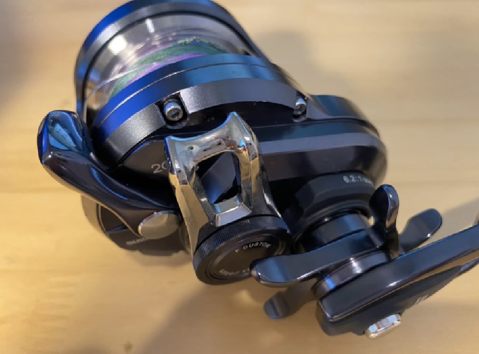 รอกตกปลา Shimano 2000NRHG มือขวา สภาพดี
