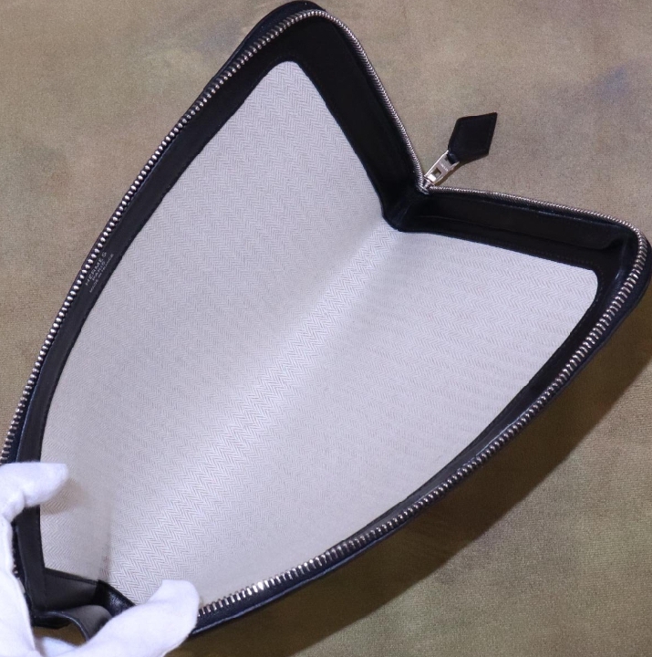 กระเป๋าคลัตช์ Hermes ZIP TABLET.
