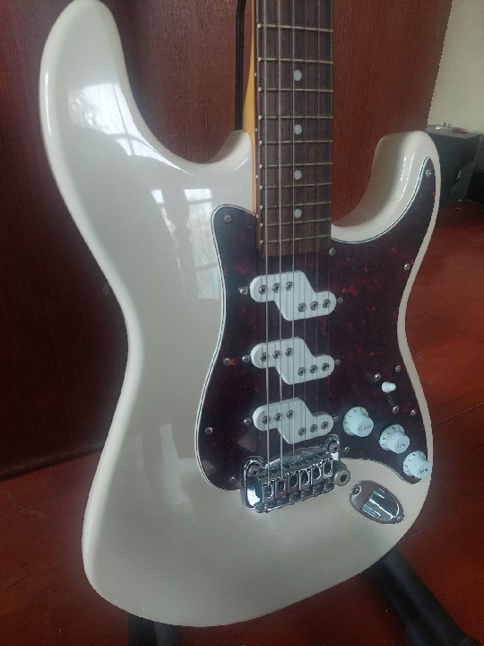 แอมป์Fender Champion 40                         & G&L Tribute Comanche สีOlympic White