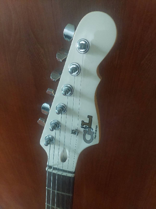 แอมป์Fender Champion 40                         & G&L Tribute Comanche สีOlympic White