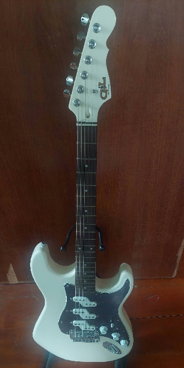 แอมป์Fender Champion 40                         & G&L Tribute Comanche สีOlympic White