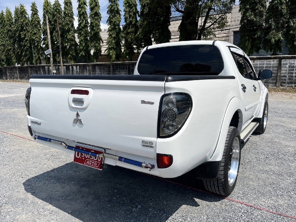 Mitsubishi Triton Double Cab 2.5 GLS Plus VG Turbo เกียร์​ออโต้ ปี2013 สีขาว