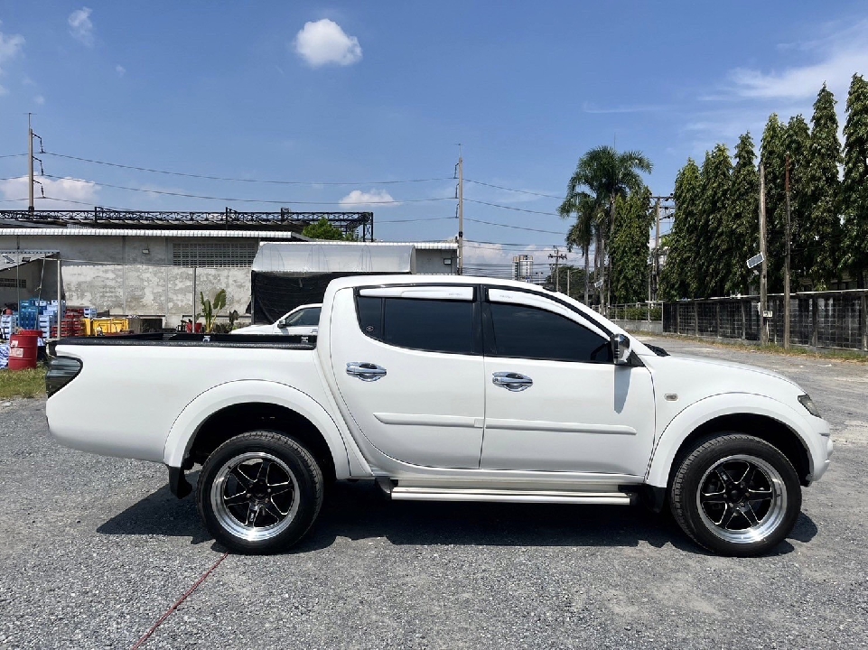 Mitsubishi Triton Double Cab 2.5 GLS Plus VG Turbo เกียร์​ออโต้ ปี2013 สีขาว