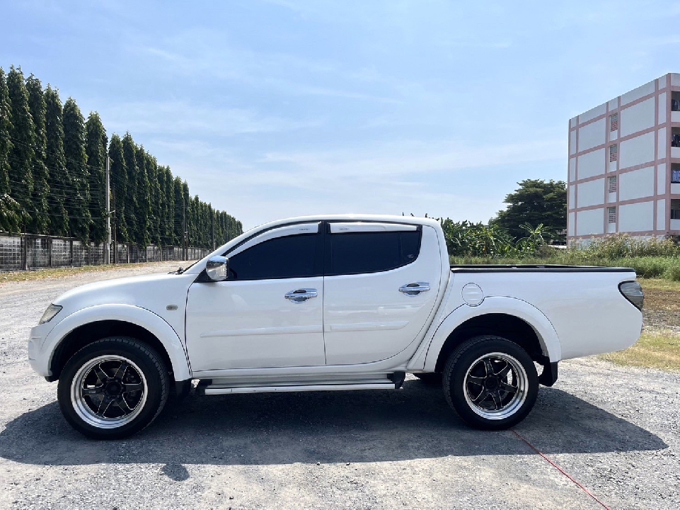 Mitsubishi Triton Double Cab 2.5 GLS Plus VG Turbo เกียร์​ออโต้ ปี2013 สีขาว