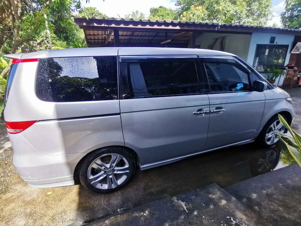 Honda Elysion สีบรอนส์เงิน ปี 2004 เครื่อง 2.4L