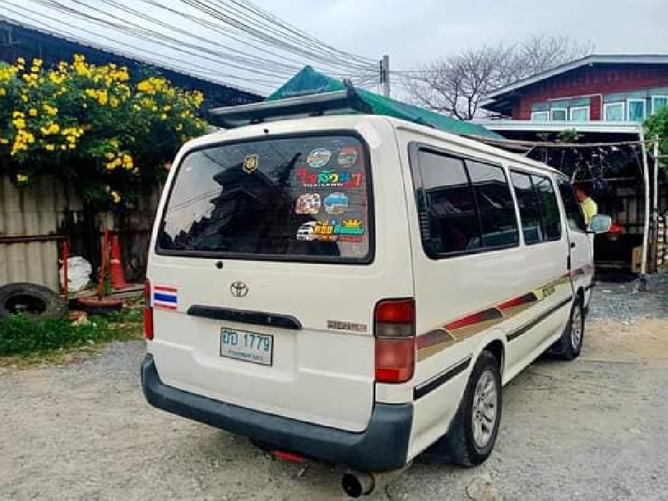 TOYOTA COMMUTER 2003