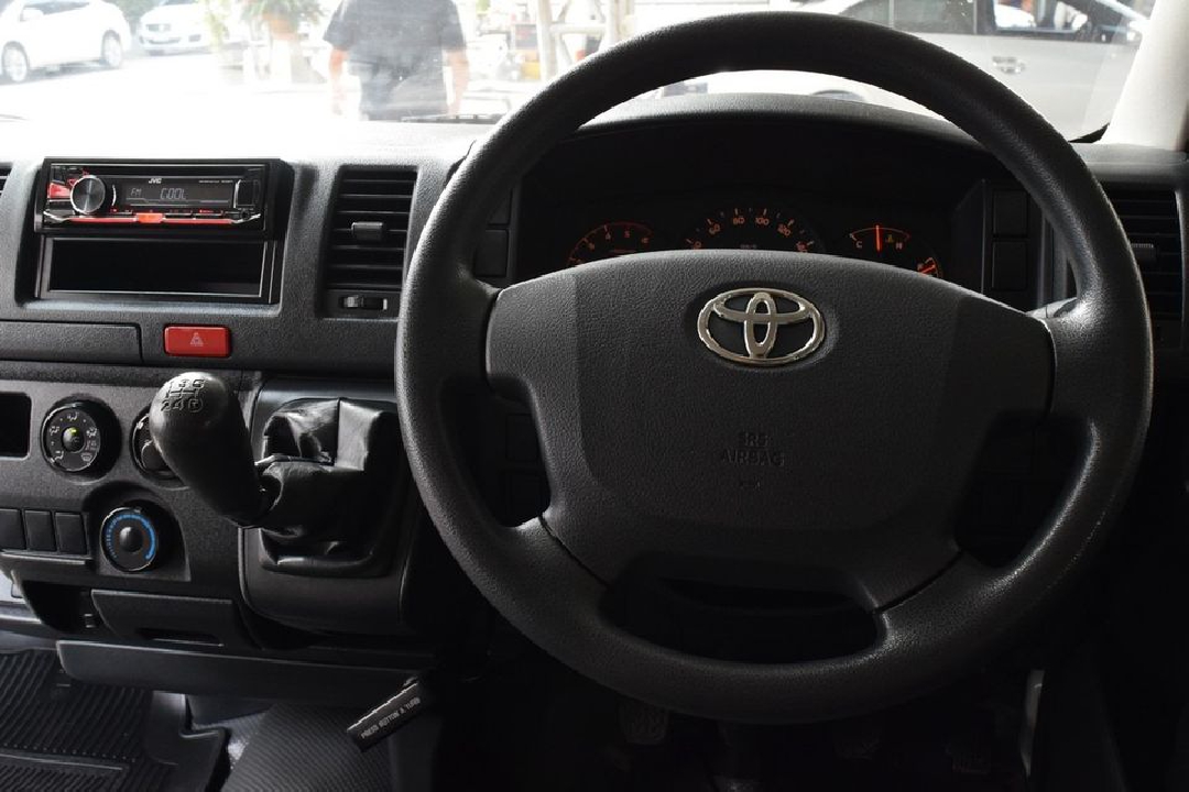 Toyota Hiace 3.0 ตัวเตี้ย ปี 2016
