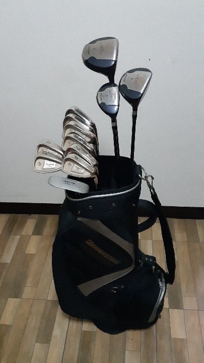 full set of golf clubs in bag