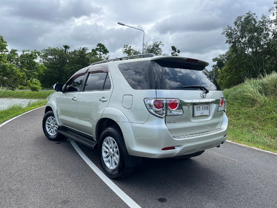 TOYOTA FORTUNER  2.5 V AT 2014