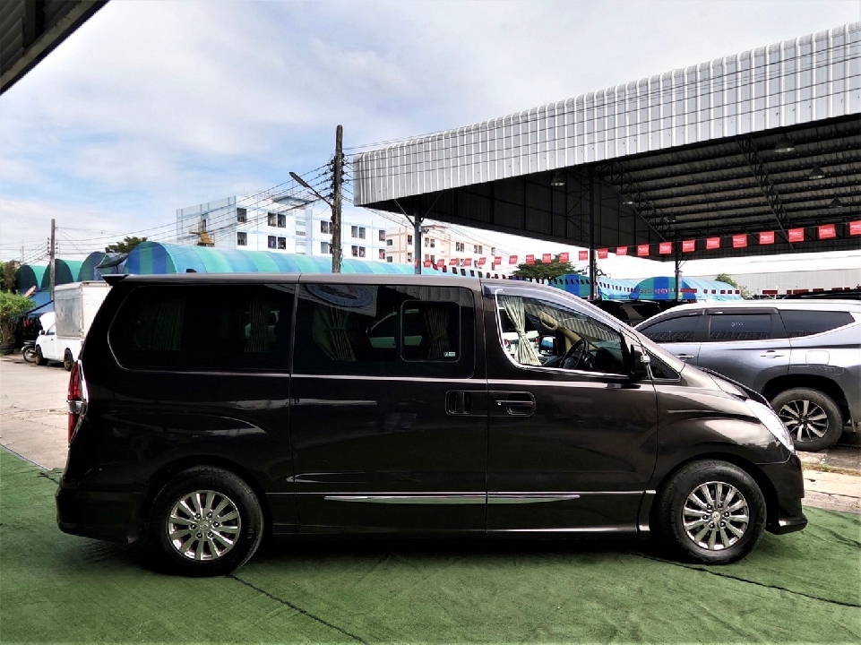 Hyundai H-1 2.5 Deluxe เกียร์ออโต้ ปี2016