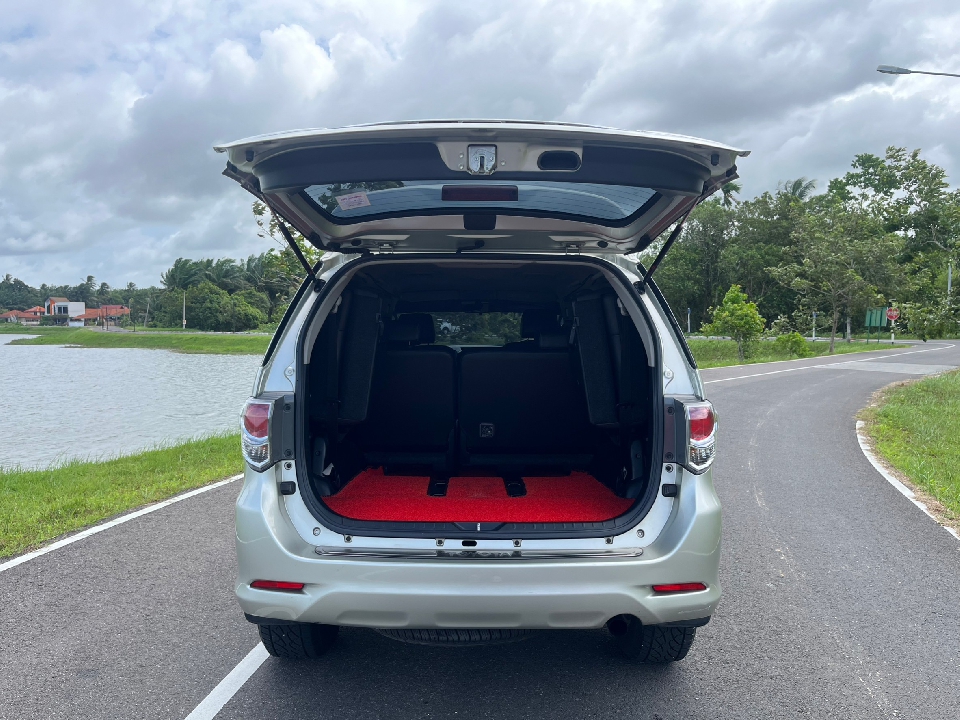 TOYOTA FORTUNER  2.5 V AT 2014