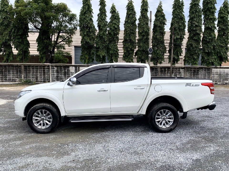 Mitsubishi New Triton Double Cab 2.4 GLS Plus​ Mivec​ เกียร์ธรรมดา​ ปี2016