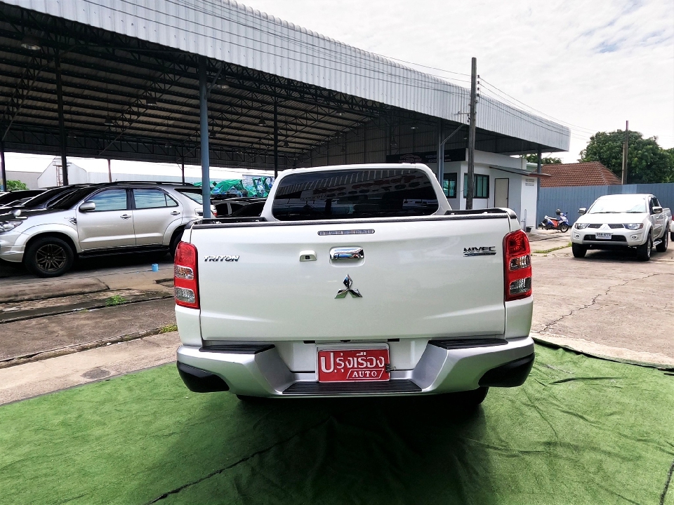 Mitsubishi New Triton Double Cab 2.4 GLS Plus​ Mivec​ เกียร์ธรรมดา​ ปี2016