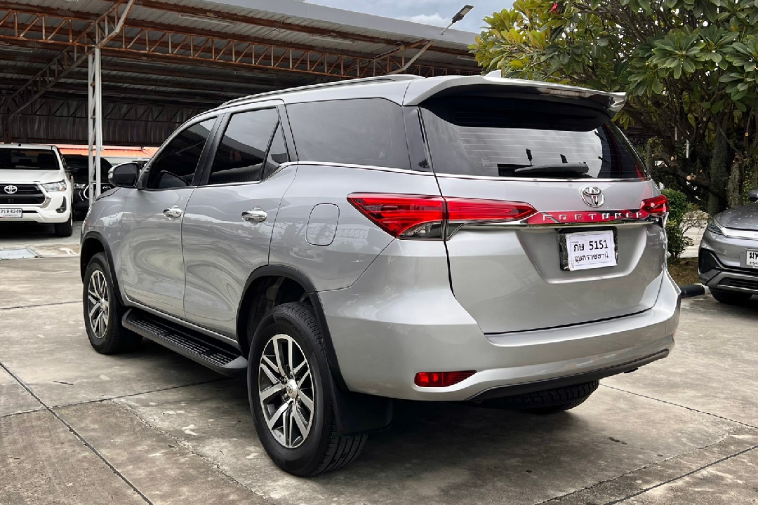 2016 TOYOTA FORTUNER 2.4V 2WD AT  เลขไมล์ 158,855   เช็คระยะศูนย์ฯต่อเนื่อง 