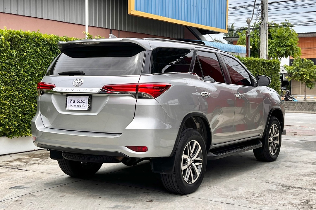 2016 TOYOTA FORTUNER 2.4V 2WD AT  เลขไมล์ 158,855   เช็คระยะศูนย์ฯต่อเนื่อง 